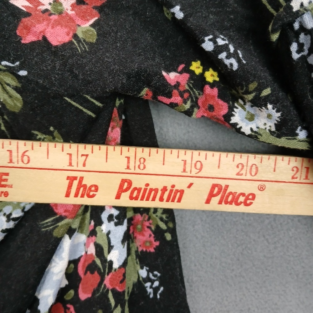 Time And Tru Blouse Womens Large Black Floral Asymmetrical Hem Scoop Neck Casual - Picture 6 of 7